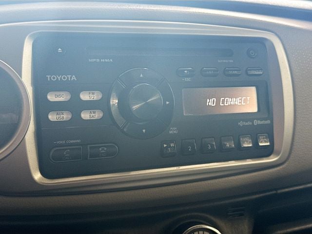 2013 Toyota Yaris LE