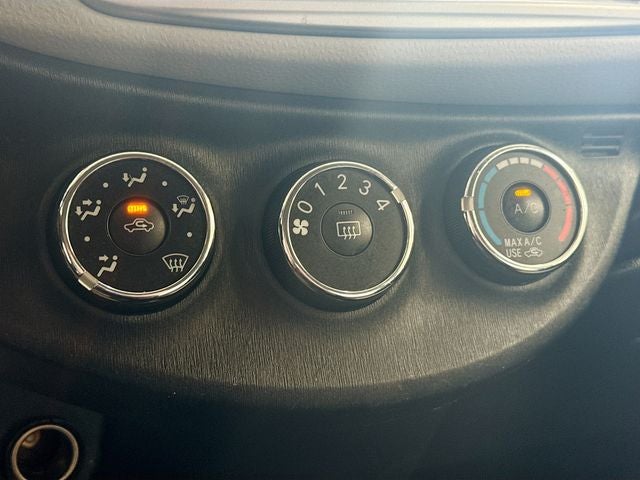 2013 Toyota Yaris LE