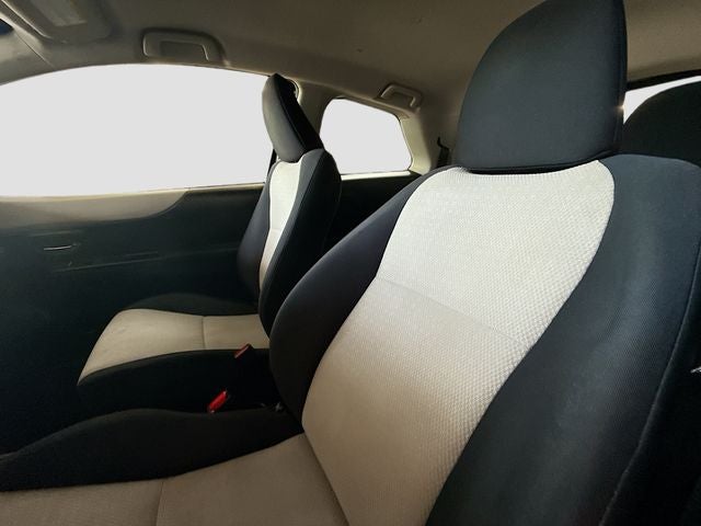 2013 Toyota Yaris LE