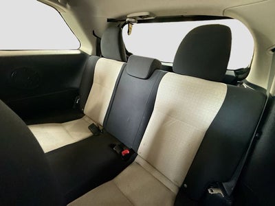 2013 Toyota Yaris LE