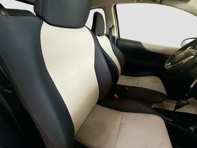 2013 Toyota Yaris LE