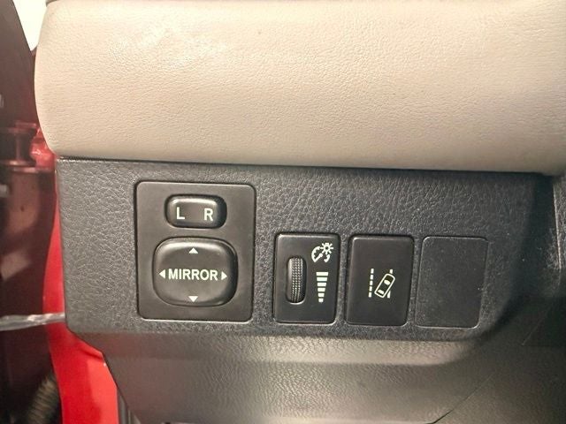 2018 Toyota RAV4 XLE w/ Blind Spot Alert