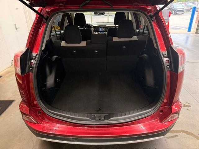 2018 Toyota RAV4 XLE w/ Blind Spot Alert