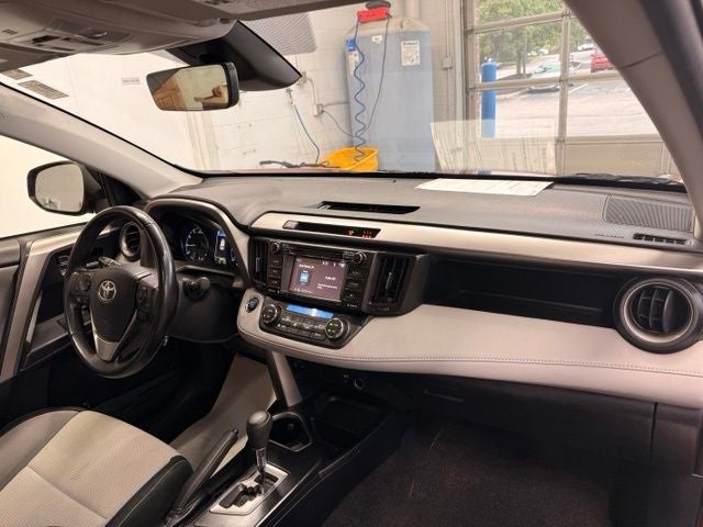 2018 Toyota RAV4 XLE w/ Blind Spot Alert