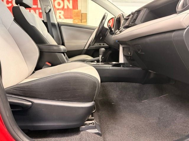 2018 Toyota RAV4 XLE w/ Blind Spot Alert