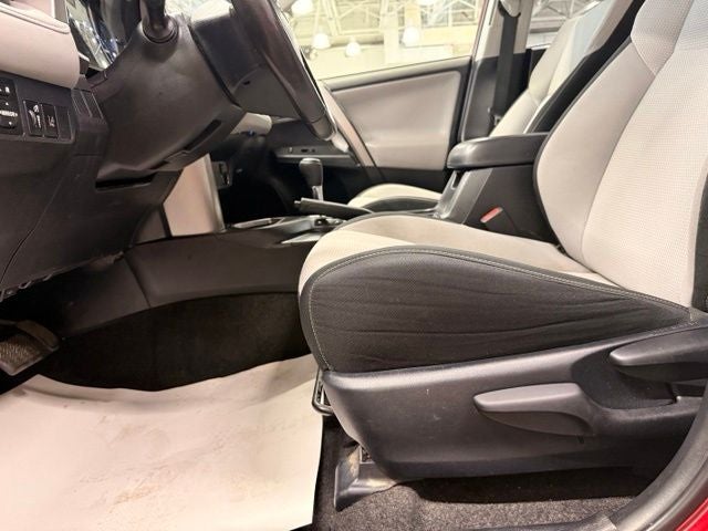 2018 Toyota RAV4 XLE w/ Blind Spot Alert