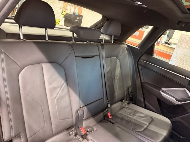 2021 Audi Q3 Premium quattro w/ Pwr Liftgate