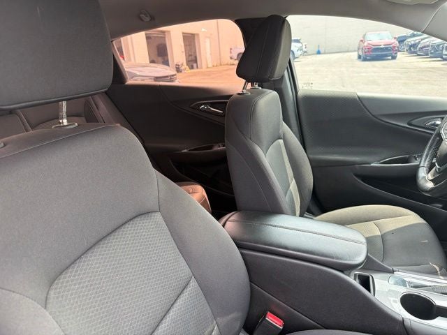 2017 Chevrolet Malibu LT 1LT
