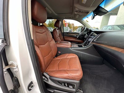 2016 Cadillac Escalade Luxury 4WD W/ SUNROOF