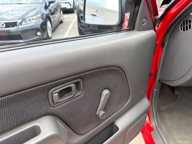 2003 Nissan Frontier XE