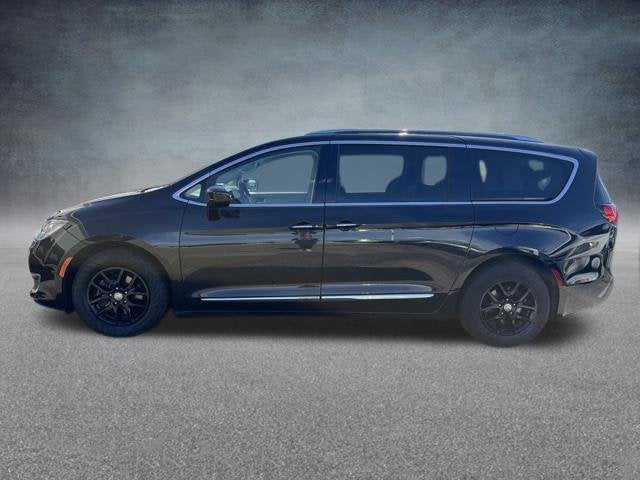 2020 Chrysler Pacifica Touring L 8 PASSENGER SEATING