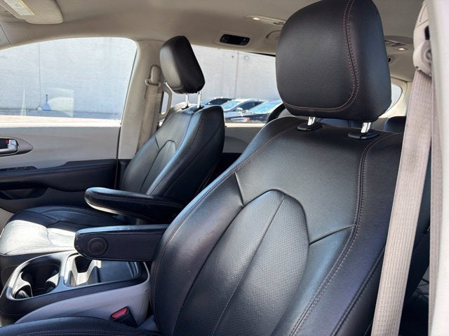 2020 Chrysler Pacifica Touring L 8 PASSENGER SEATING