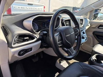 2020 Chrysler Pacifica Touring L 8 PASSENGER SEATING