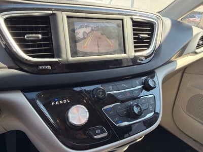 2020 Chrysler Pacifica Touring L 8 PASSENGER SEATING