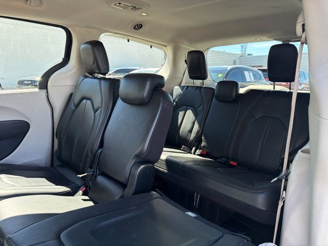 2020 Chrysler Pacifica Touring L 8 PASSENGER SEATING
