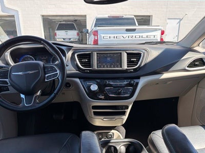 2020 Chrysler Pacifica Touring L 8 PASSENGER SEATING