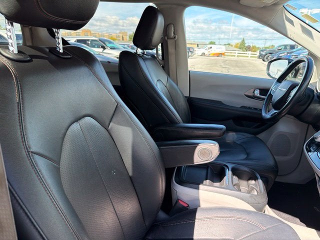 2020 Chrysler Pacifica Touring L 8 PASSENGER SEATING