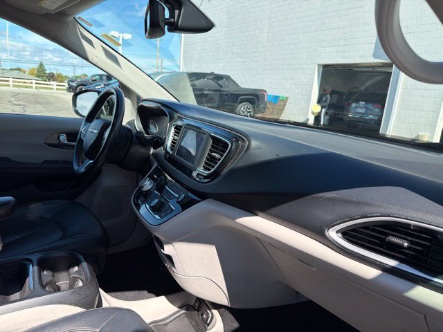 2020 Chrysler Pacifica Touring L 8 PASSENGER SEATING