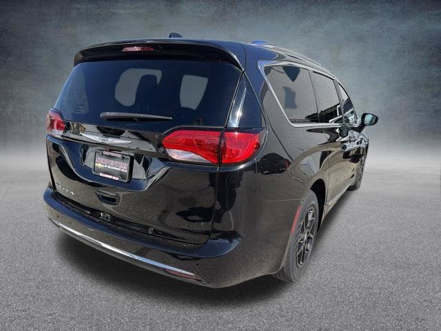 2020 Chrysler Pacifica Touring L 8 PASSENGER SEATING