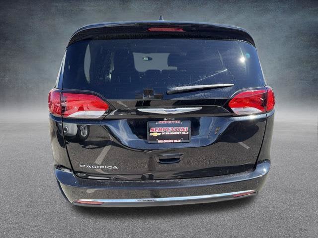 2020 Chrysler Pacifica Touring L 8 PASSENGER SEATING