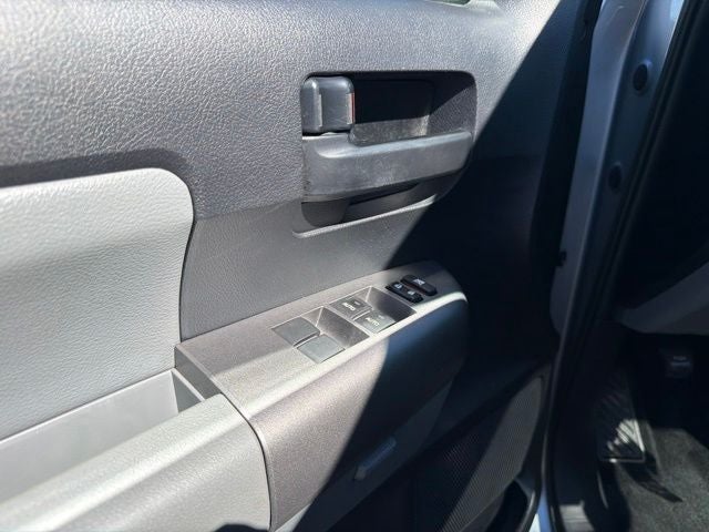 2016 Toyota Sequoia SR5 5.7L