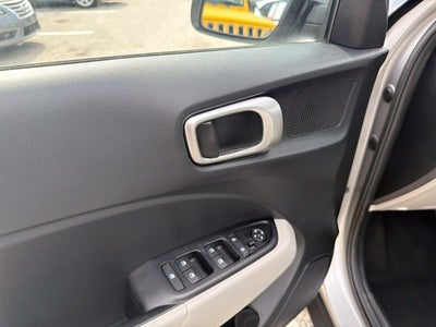 2023 Hyundai Venue SEL W/ SUNROOF