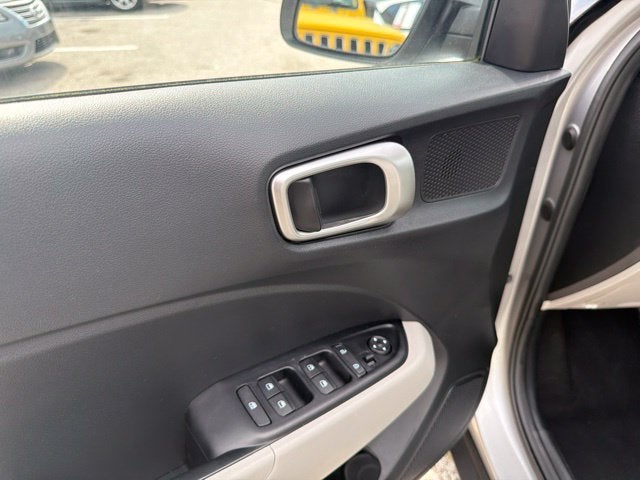 2023 Hyundai Venue SEL W/ SUNROOF