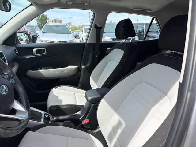 2023 Hyundai Venue SEL W/ SUNROOF