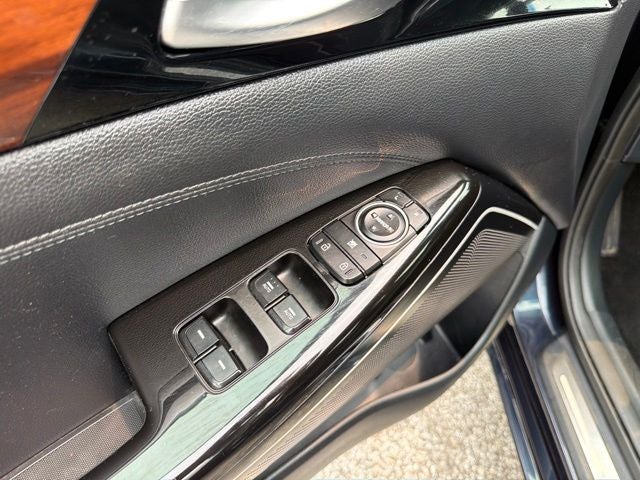 2017 Kia Cadenza Premium