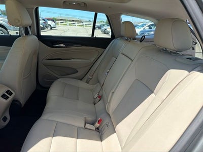 2018 Buick Regal TourX Essence AWD
