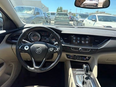 2018 Buick Regal TourX Essence AWD