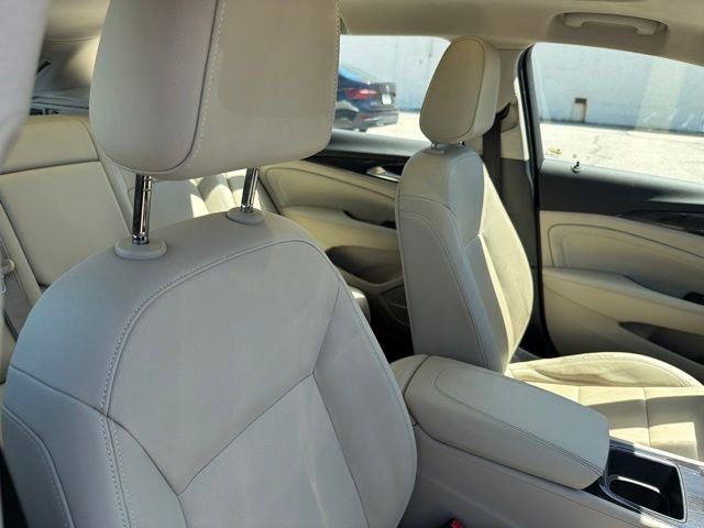 2018 Buick Regal TourX Essence AWD