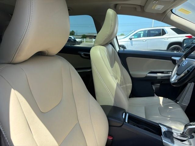 2016 Volvo XC60 T6 Drive-E Platinum AWD