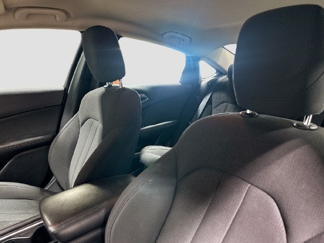 2016 Chrysler 200 LX