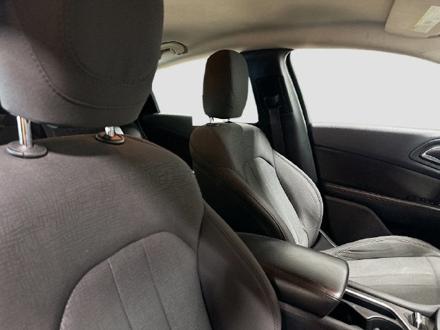 2016 Chrysler 200 LX