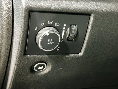 2019 Jeep Grand Cherokee Altitude W/ NAV + HTD SEATS
