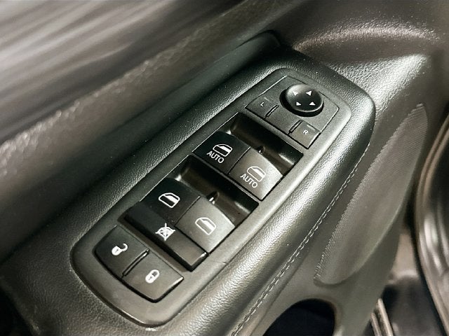 2019 Jeep Grand Cherokee Altitude W/ NAV + HTD SEATS
