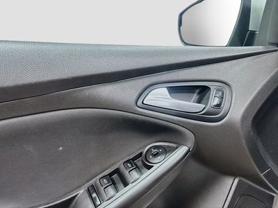 2018 Ford Focus SE CLEAN CARFAX!