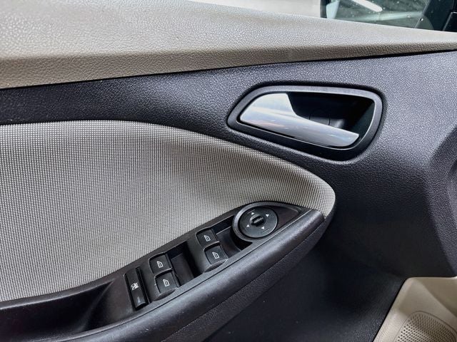 2014 Ford Focus SE W/ CLEAN CARFAX!