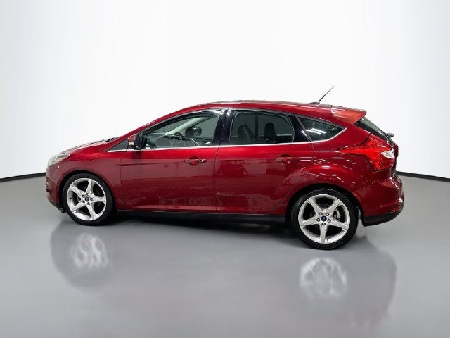2014 Ford Focus Titanium W/ MOONROOF
