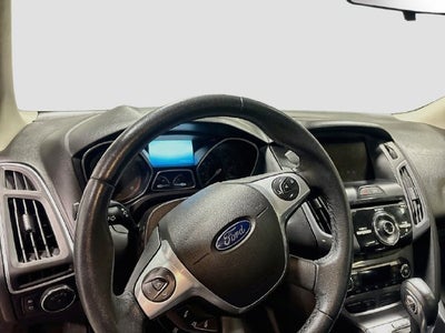 2014 Ford Focus Titanium W/ MOONROOF