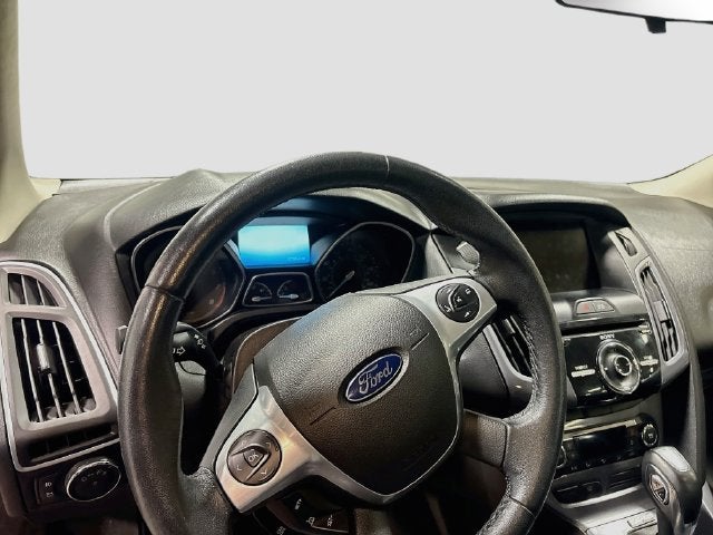 2014 Ford Focus Titanium W/ MOONROOF