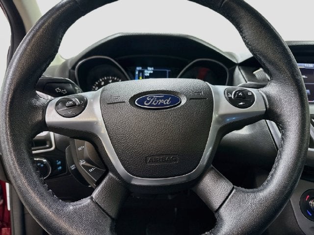 2014 Ford Focus Titanium W/ MOONROOF