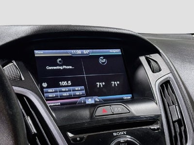 2014 Ford Focus Titanium W/ MOONROOF