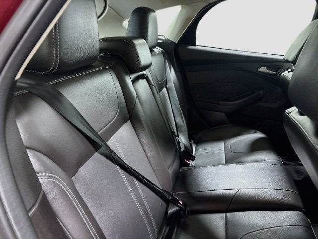 2014 Ford Focus Titanium W/ MOONROOF