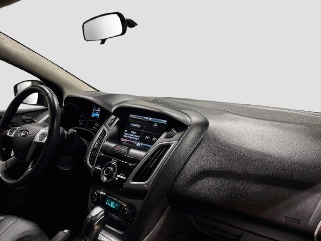 2014 Ford Focus Titanium W/ MOONROOF