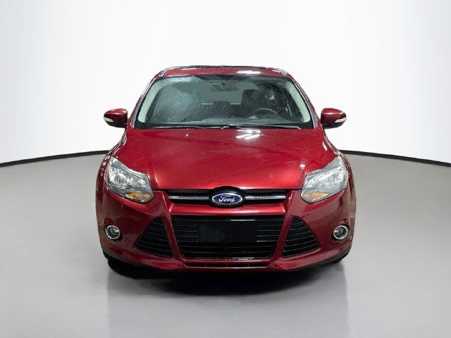 2014 Ford Focus Titanium W/ MOONROOF