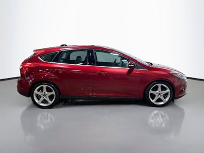 2014 Ford Focus Titanium W/ MOONROOF
