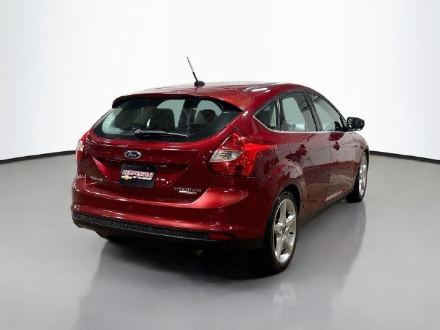 2014 Ford Focus Titanium W/ MOONROOF