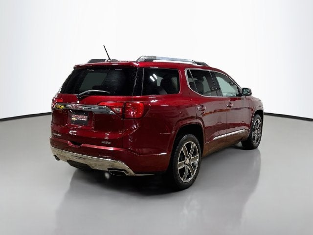 2017 GMC Acadia Denali W/ REAR ENTERTAINMENT SYSTEM